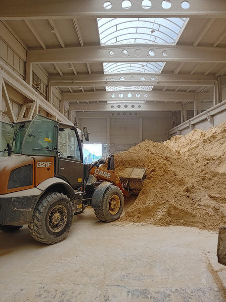 CASE Wheel Loaders helping produce glue and plaster in Poland 